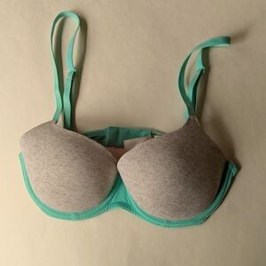 Victoria's Secret Pink 32D Wear Everywhere Lightly Lined t shirt bra